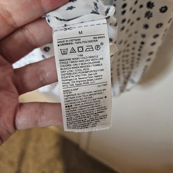 Gap LS Pintuck Top Blue Floral Print - Picture 9 of 9